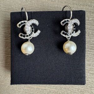 AUTHENTIC CHANEL CC LOGO PEARL RHINESTONE DROP EARRINGS